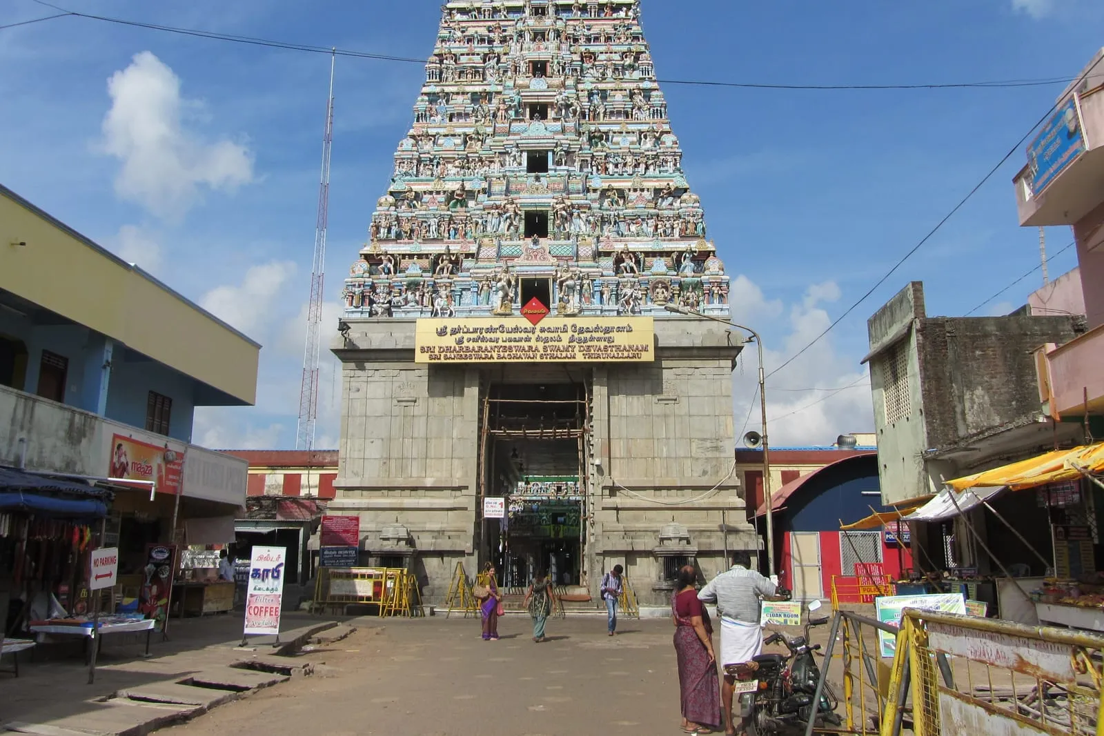 Thirunallar Dharbaranyeswarar Temple, the Shani shrine of the Navagraha circuit